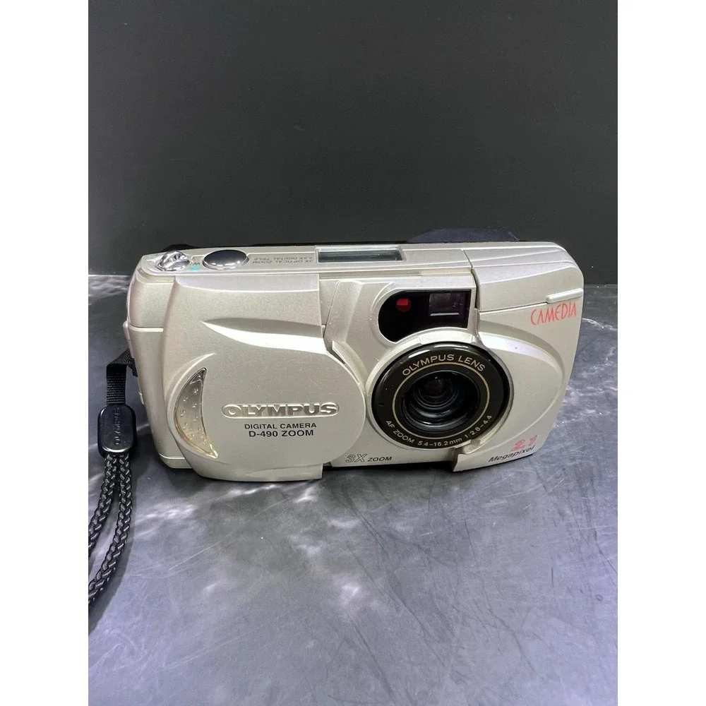 Olympus Camedia D-490 Digital Point and Shoot Camera Bundle Parts Only